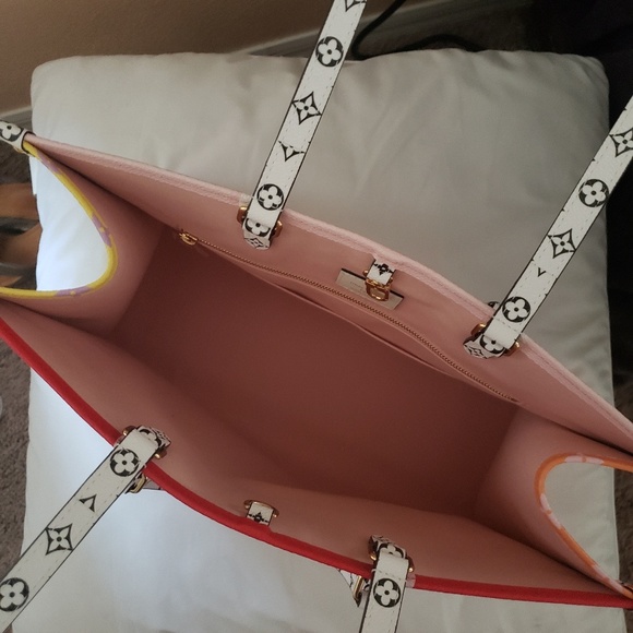 Louis Vuitton OnTheGo Giant Monogram - Picture 7 of 8